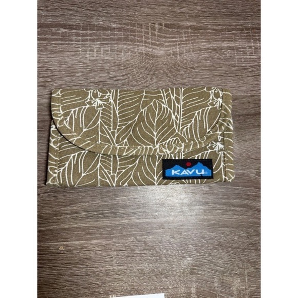 KAVU Wallet Big Spender Canvas Leaf Print Tan White